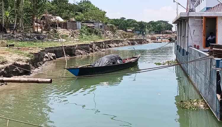 দৌলতদিয়া ঘাটে ভাঙন তীব্র হচ্ছে