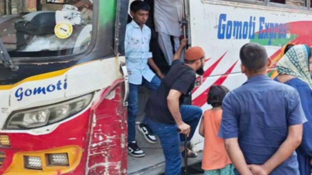 খুলছে অফিস, চাপ বাড়ছে রাজধানীতে