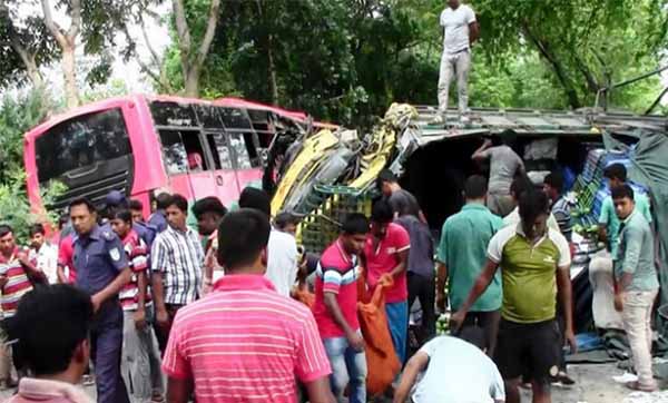 পাবনায় সড়ক দুর্ঘটনায় মা-মেয়ে নিহত
