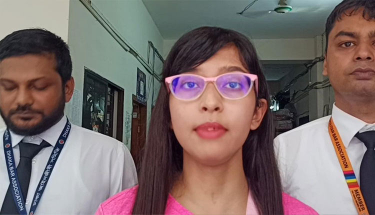 মা-বাবা আমাকে নির্যাতন করে, আদালতে তরুণী