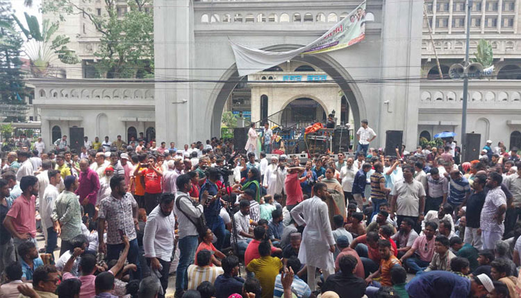 ঢাকা দক্ষিণ সিটিতে ইশরাকপন্থি দুই পক্ষের হাতাহাতি