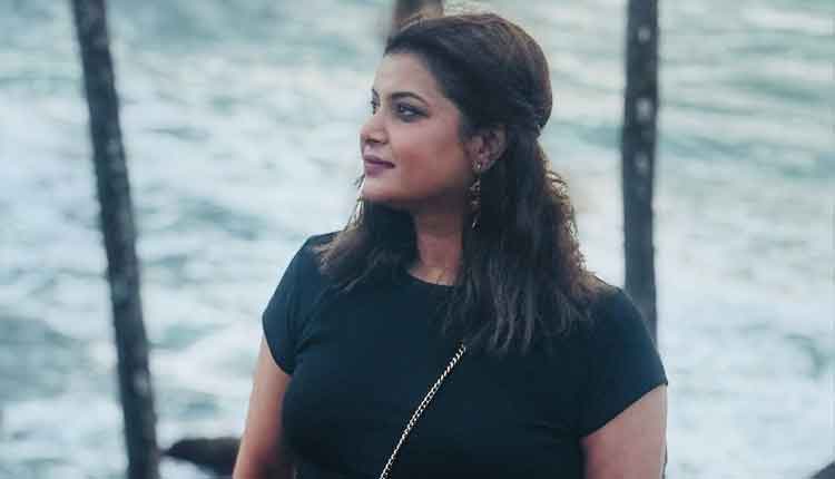 শ্রীলঙ্কা মাতিয়ে বেড়াচ্ছেন শবনম ফারিয়া