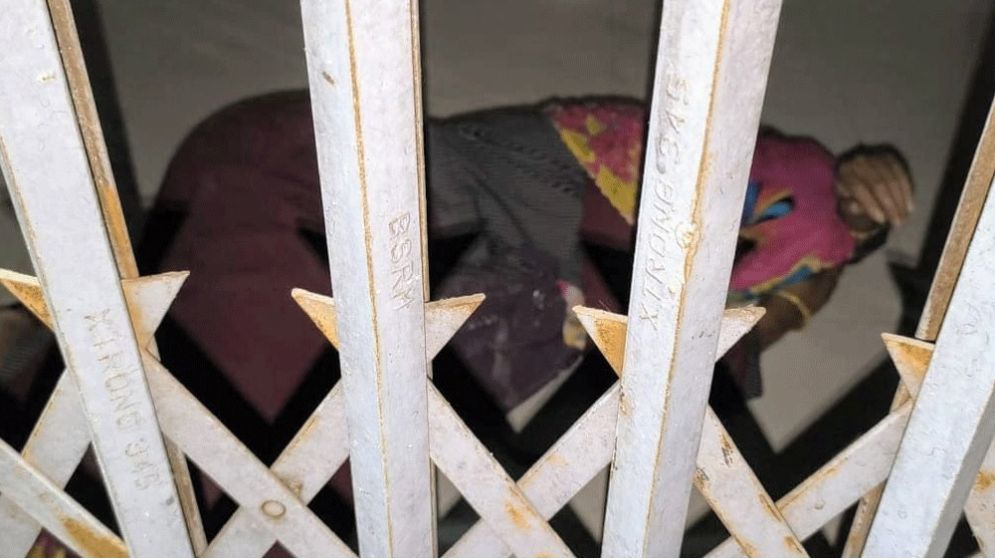চুয়াডাঙ্গায় ঋণ পরিশোধ না করায় তালাবদ্ধ নারী