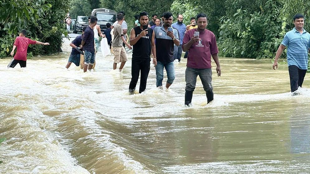 নোয়াখালীর ছয় উপজেলায় ৪১ হাজার মানুষ পানিবন্দি