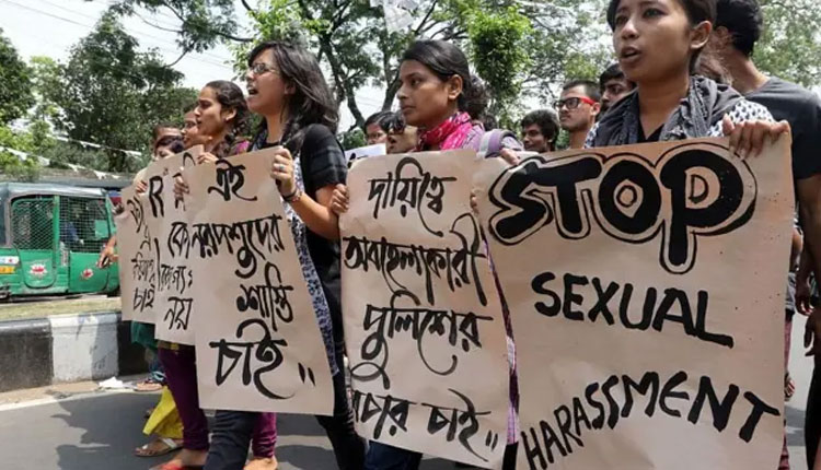 ছাত্রীকে যৌন হয়রানি করতেন শিক্ষক