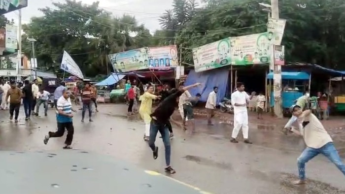 মুরাদনগরে উপদেষ্টা আসিফের সমর্থক ও বিএনপির নেতাকর্মীদের মধ্যে ব্যপক সংঘর্ষ, আহত ৩৫